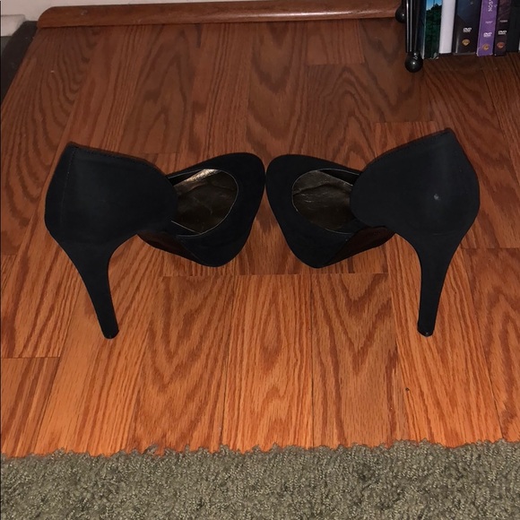 Black heels - Picture 2 of 3